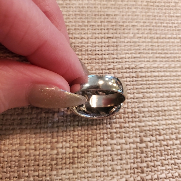 Adjustable silvertone cut out floral ring - Picture 7 of 7